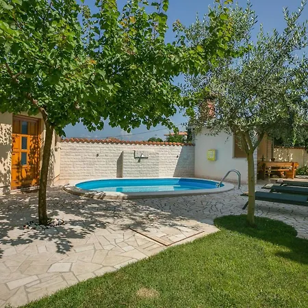Cera Fuer 12 Personen Holiday home
