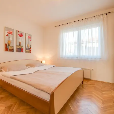 Holiday home Cera Fuer 12 Personen