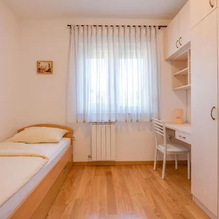 Holiday home Cera Fuer 12 Personen Vodnjan
